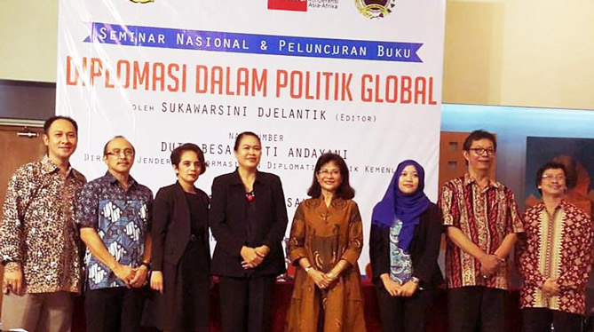 Seminar Nasional dan Peluncuran Buku “Diplomasi dalam Politik Global”