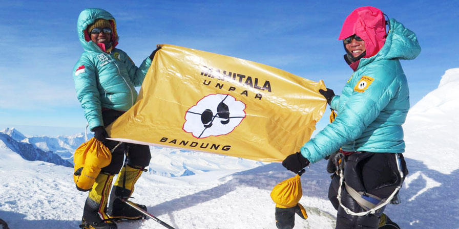 wissemu-vinson-massiv-2017 WISSEMU Capai Puncak Antartika, Kado Istimewa Ultah Unpar ke-62