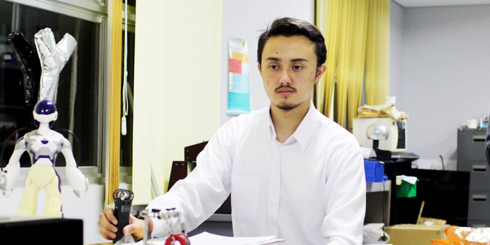 Pesona-Riset-dan-Fisika-bagi-Arifin-Dobson