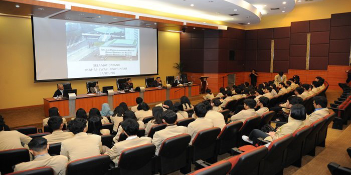 dewan-perwakilan-rakyat-ri-menerima-kunjungan-mahasiwa-universitas-katolik-parahyangan-unpar_20170406_111716