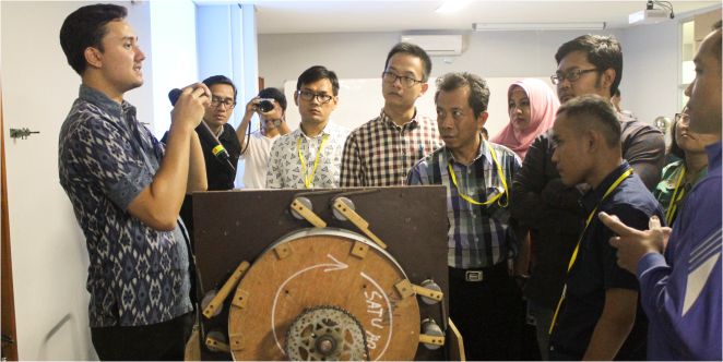 Pelatihan Guru Fisika: Membuat Yang Tak Menarik Menjadi Asyik