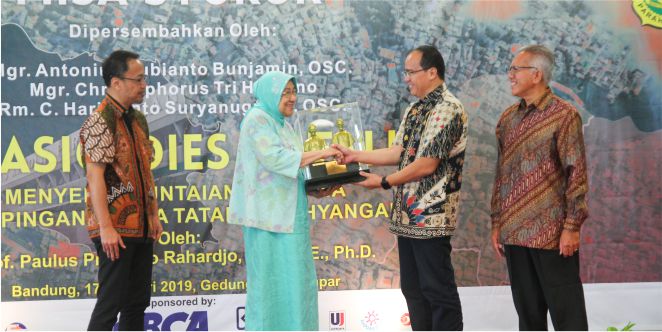 Anugerah Arntz-Geise: Apresiasi bagi Kepedulian Mengembangkan Unpar