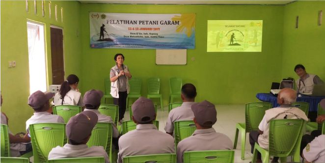 Unpar Adakan Kegiatan Pelatihan Petani Garam di Kabupaten Kupang