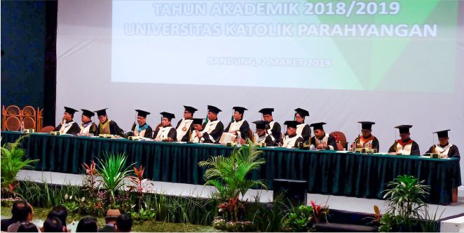 Upacara Wisuda I: Unpar Lantik 881 Wisudawan