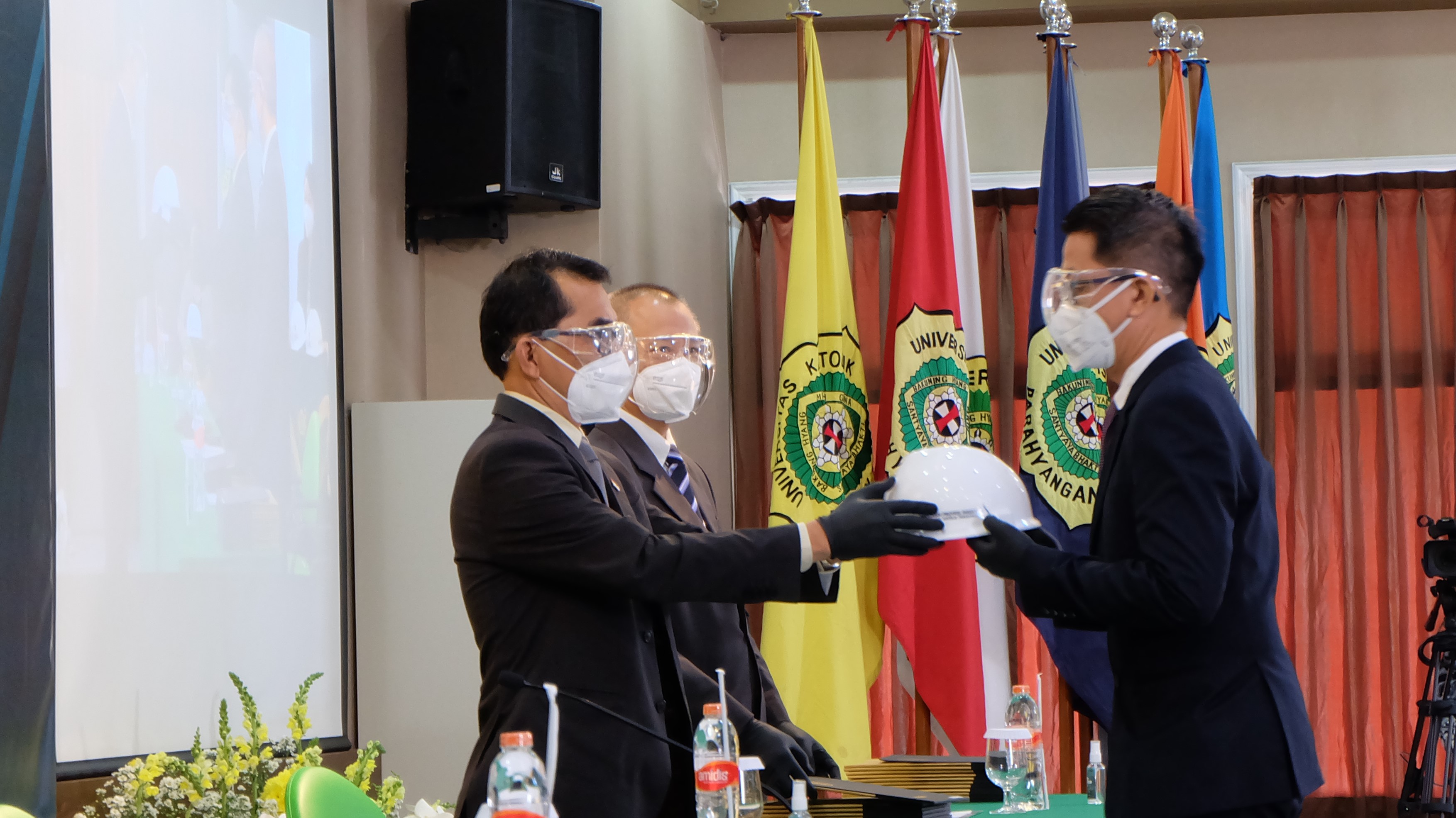 UNPAR Kukuhkan 75 Mahasiswa Program Profesi Insinyur